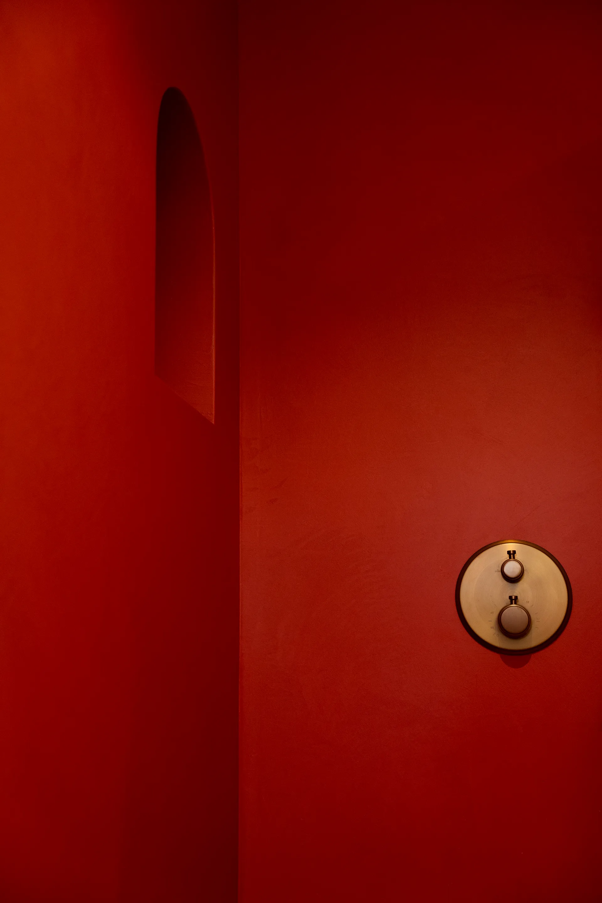 Mur de salle de bain en béton ciré